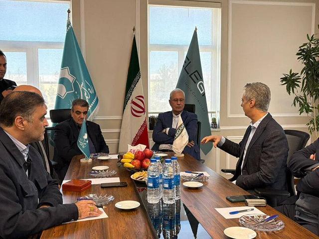 بازدید دستیار اجتماعی رئیس‌جمهور از شرکت نساجی الگانت و حضور در نشست هیأت امنای مؤسسه خیریه راه آسمان