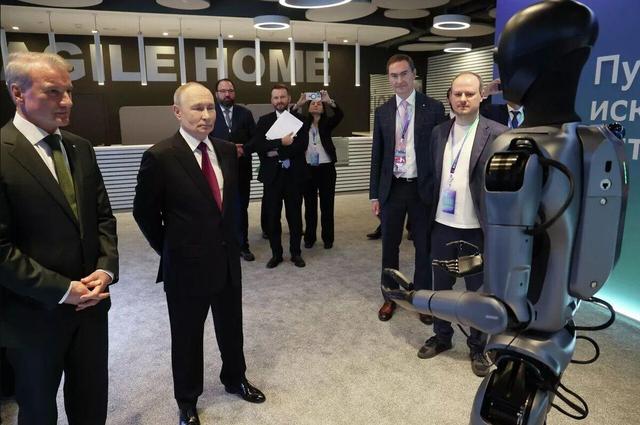 پوتین: روسیه نباید به سامانه‌های هوش مصنوعی پیشرفته خارجی وابسته باشد