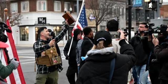 تلاش فعالان ضد اسلامی برای سوزاندن قرآن در میشیگان