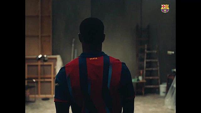 کلیپ جذاب رونمایی از کیت چهارم بارسلونا؛ الهام گرفته از فصل ۲۰۰۵/۰۶ و هت تریک رونالدینیو