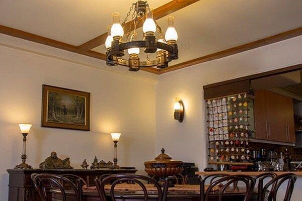 راهنمای کامل انتخاب لوستر چوبی؛ هر آنچه باید قبل از خرید بدانید