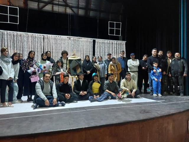 نمایش «بازی زندگی» در بروجرد به روی صحنه رفت