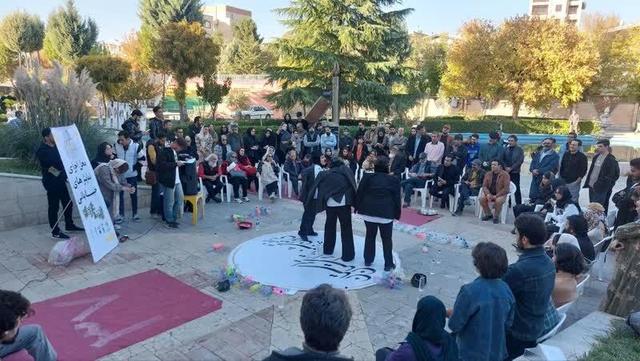 نمایش «بابا آب داد» در بروجرد اجرا شد