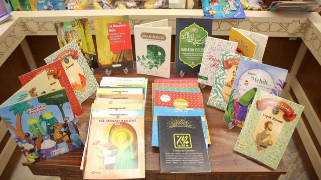 کتابداران گران‌قدر چراغداران راه دانایی‌اند