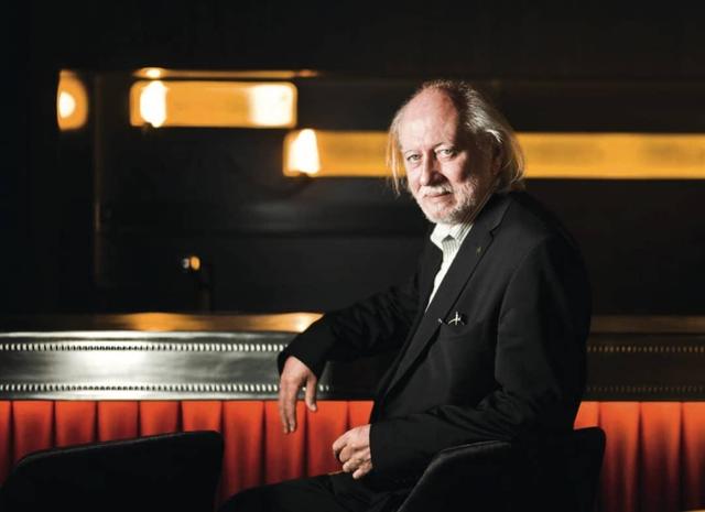 کراسناهورکایی؛ راوی پایان معنا پیش از پایان جهان