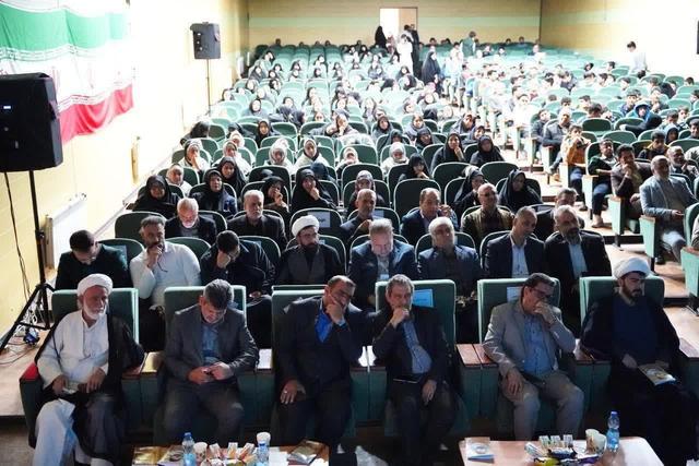 لزوم ترویج کتاب و کتابخوانی با محوریت ثبت خاطرات شهدا در استان مرکزی