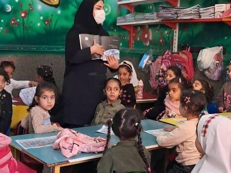 سفر خیالانگیز کودکان علوی در سرزمین کتابها/ تخیل کتابی با بادکنکها