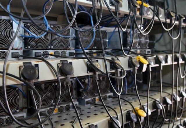 کشف مزرعه بزرگ استخراج رمز ارز در مهران