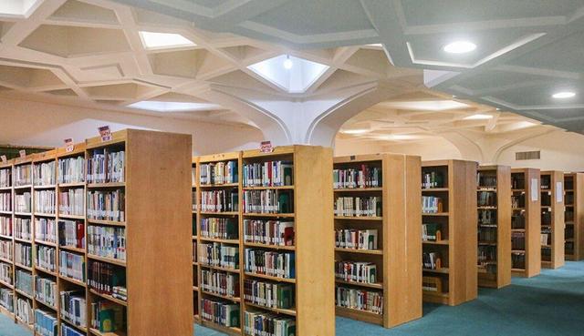 کتابخانه آستان حضرت معصومه(س) مخزنی ۱۹۳هزار جلدی از میراث مکتوب قم