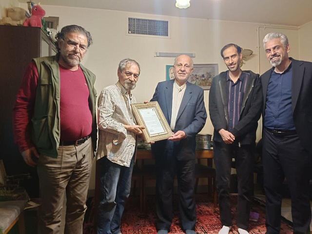 تکریم مخافر علم و ادب؛ ابوتراب خسروی راوی ناگفته های پارس تجلیل شد