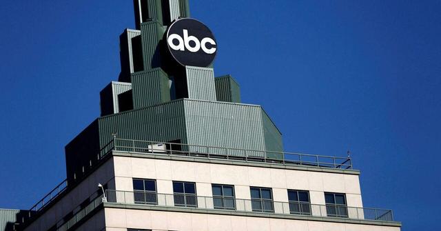 ترامپ: پروانه پخش شبکه "ای بی سی" لغو شود