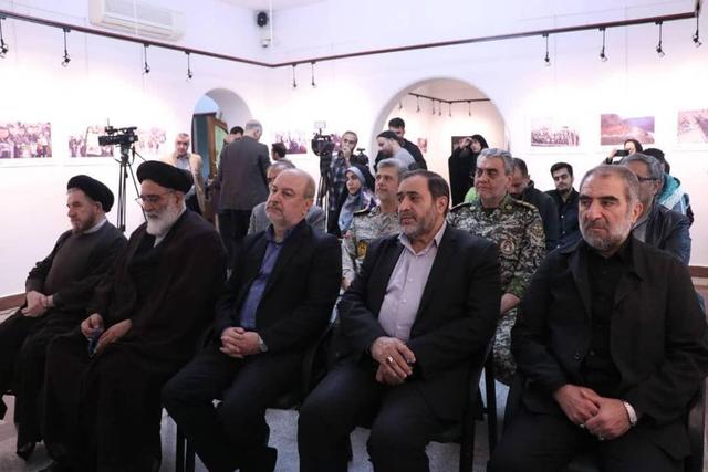 «بر شانههای اشک» افتتاح شد/ تمدید نمایشگاه هنرمندان پیشکسوت در نیاوران