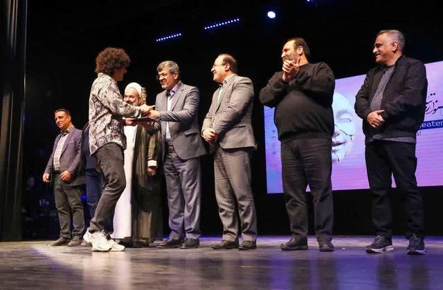 فیلم | اختتامیه و تجلیل از برترین‌های جشنواره تئاتر استان یزد