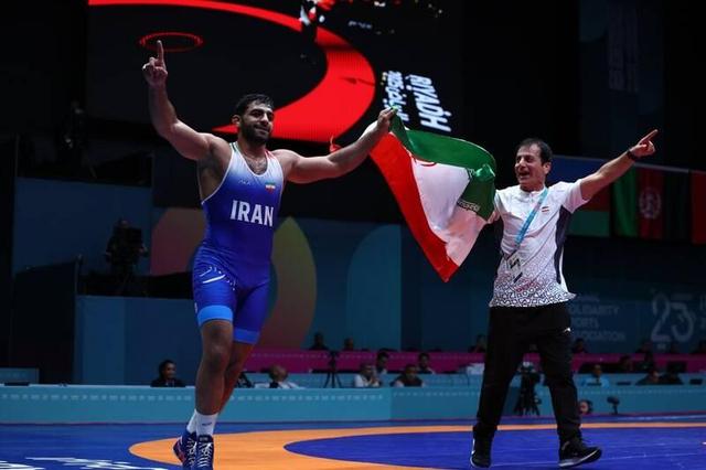 ساروی سومین طلایی کشتی فرنگی ایران در ریاض