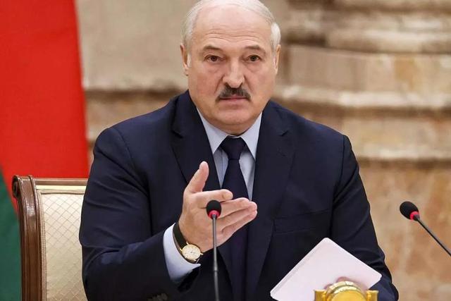 لوکاشنکو: زلنسکی از سوی حامیان خارجی خود برکنار می شود