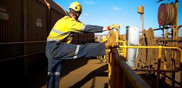 مسئول بسیج کارکری استان: کاهش قدرت خرید و آسیب‌های اجتماعی از چالش‌های اصلی جامعه کارگری همدان است