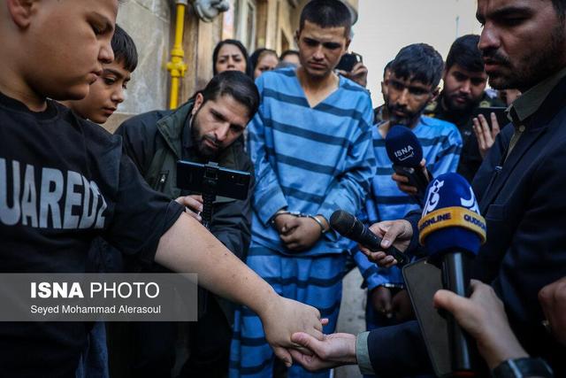 بازسازی صحنه جرم زورگیری موبایل از دو نوجوان - مشهد