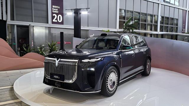 تقلید برند وارداتی ایران از مرسدس بنز / رقابت با شاسی‌بلندهای لوکس