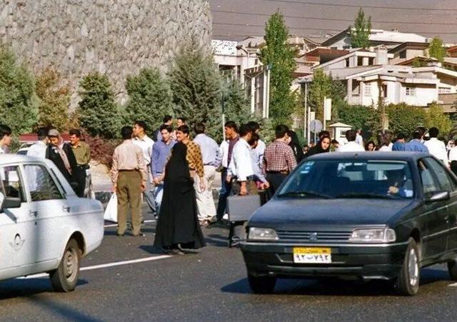 جهش ۲ هزار برابری سکه و ۱۴۱ برابری دلار طی ۲۵ سال/ نرخ ارز و طلا در آبان ۷۹ چقدر بود؟