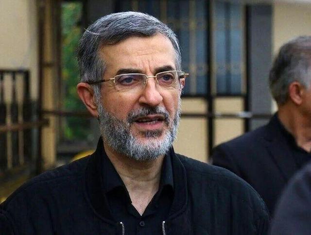 مشایی چند روز بعد از احمدی نژاد به سوگ خواهر نشست + جزئیات