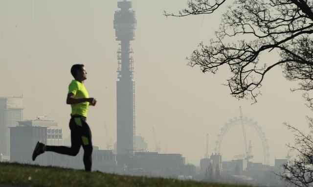 ورزش در روزهای آلودگی هوا ؛ ریسک یا فایده؟