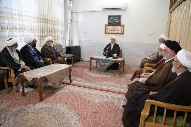 آیت الله العظمی مکارم شیرازی: کمیته ویژه بررسی «خطر و فایده هوش مصنوعی در فعالیت‌های حوزوی» تشکیل شود