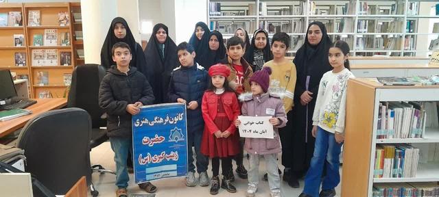 از قفسه تا قرآن؛ بازدید اعضای کانون میاندوآب از کتابخانه علامه دهخدا