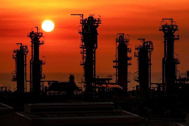 تحریم‌ها و حملات علیه روسیه سود پالایشگاه‌ها را به اوج رساند