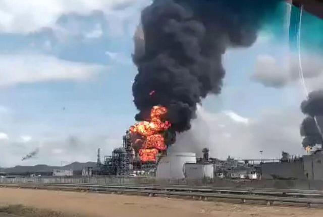 انفجار و آتشسوزی در تاسیسات نفتی در ونزوئلا + فیلم