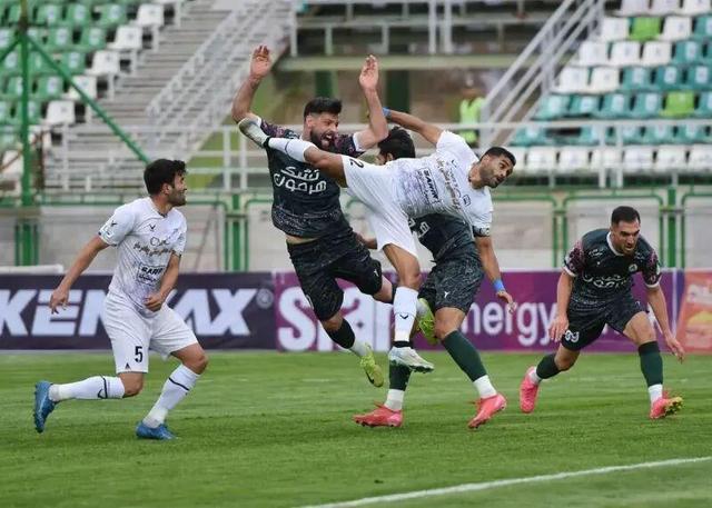 صدرنشین لیگ برتر فوتبال اینار در جام حذفی؛ چادرملو در اندیشه گذر خانگی از ذوب‌آهن