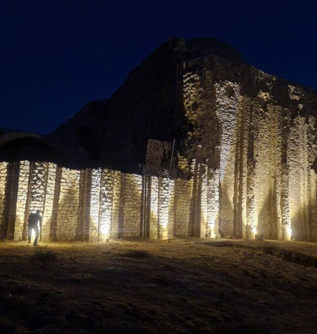فیلم| نورپردازی کاخ اردشیر بابکان، میراث جهانی ساسانی، به بهره‌برداری رسید
