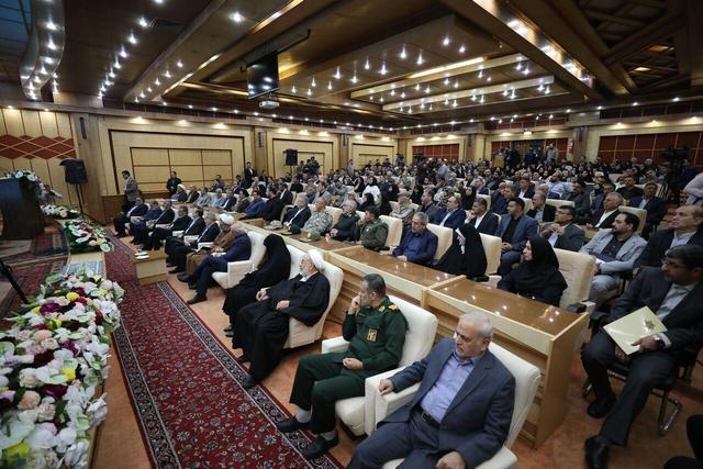 فعال سیاسی قزوین: ضرورت کشور حکمرانی علمی و استفاده از نخبگان است