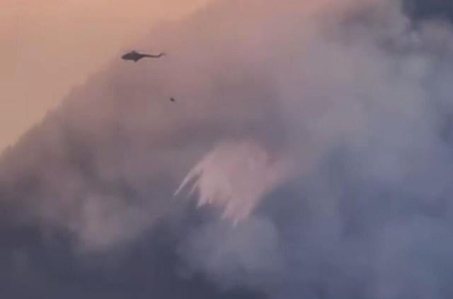 توقف مهار هوایی آتش‌سوزی الیت به دلیل انتشار دود غلیظ در جنگل‌های چالوس