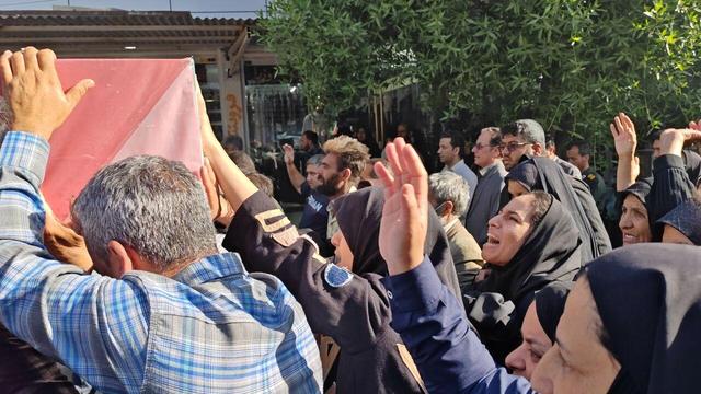 فیلم| نسیمی از جبهه‌ها؛ شهید گمنام بر دستان مردم شهیدپرور جیرفت