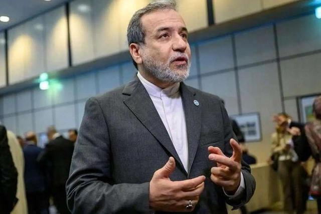 عراقچی: آماده مذاکره برای یک توافق متوازن و عادلانه هستیم/ برای یک حمله احتمالی از سوی اسرائیل، حتی بیشتر از جنگ قبلی آمادگی داریم، اما این بدان معنا نیست که ما خواهان درگیری هستیم/ روس‌ها در جریان جنگ ۱۲ روزه، کمک زیادی به ما کردند