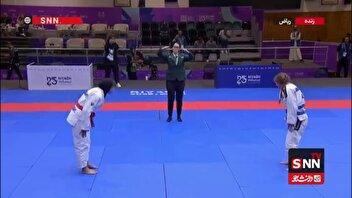 مدال برنز جوجیتسو بر گردن یاسمین نظری