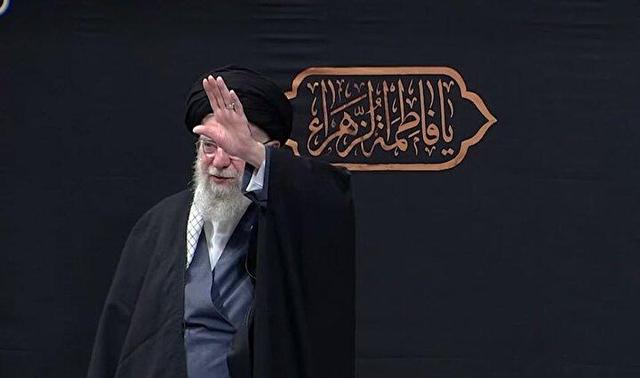 اولین شب مراسم عزاداری شهادت حضرت زهرا(س) با حضور رهبر انقلاب + فیلم