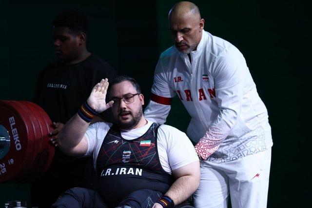 طلای روح‌الله رستمی در پاراوزنه‌برداری