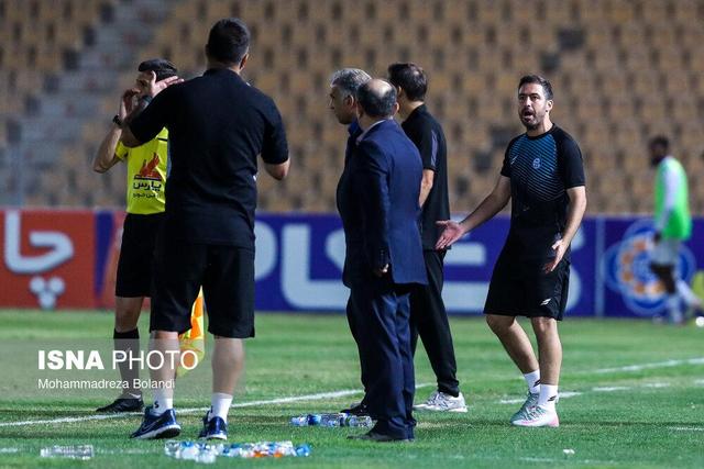 خسرو حیدری: واقعا متاسفم، این زمین برای فوتبال نیست!