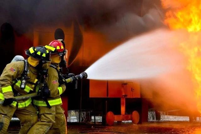 ببینید | ۱۷ کشته و زخمی بر اثر انفجاری مرگبار در پاکستان
