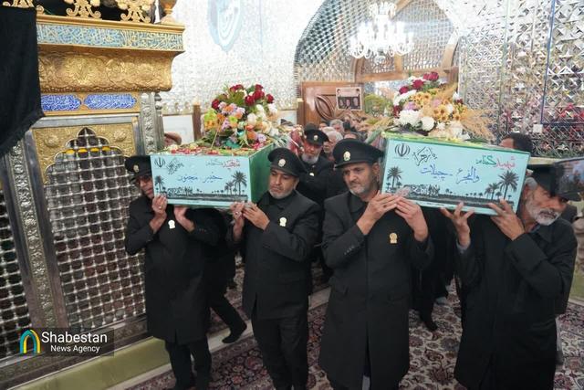 تشییع پیکر مطهر لاله های فاطمی بر روی دستان مردم طبس