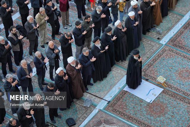 نماز باران در آستان مسجد جمکران اقامه شد