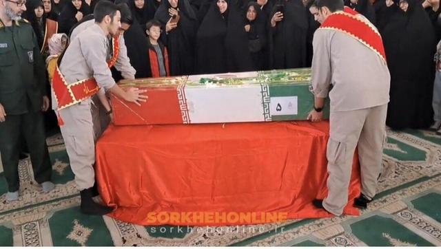 میقات عشق و ایثار؛ پیکر مطهر شهید گمنام در آغوش بسیجیان سرخه