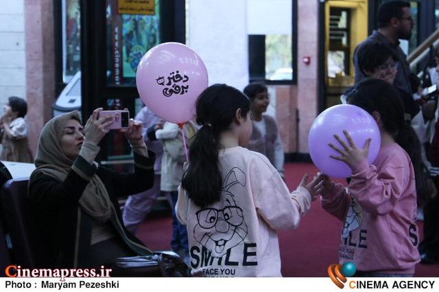 عکس/ اکران افتتاحیه فیلم سینمایی «دختر برقی»