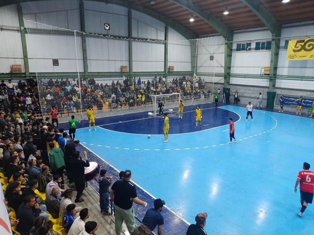 پاریزهر کردستان فولاد آلیاژی یزدگل را گل باران کرد