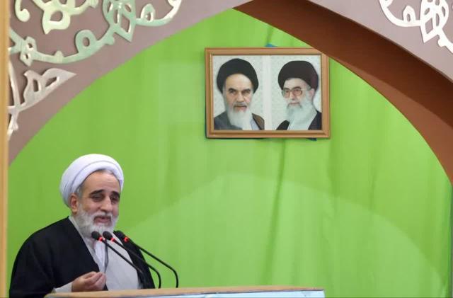 امام جمعه موقت شهرکرد: بسیج گنجینهای پایانناپذیر و تکیهگاه مردم در همه صحنهها است