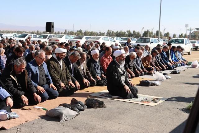 تشنگی آسمان و دستانی از سمنان که رو به امید گشوده شد