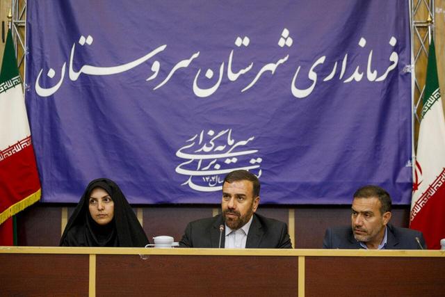 سفر استاندار فارس به سروستان؛ از تصویب ۱۴ مصوبه تا تأکید بر هویت تاریخی و نقش بانوان