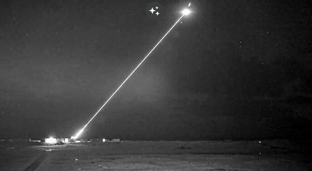 انگلیس از سلاح لیزری خود رونمایی کرد و پهپادی را در هوا زد! +ویدیو