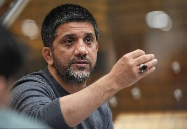 دبیر: باید یقه کسانی را که کار نمی کنند بگیریم